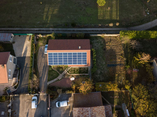 Maison équipé en panneaux photovoltaiques